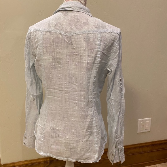 📌2/$20📌 Blue Pin-Striped Button Up Fitted Blouse - Picture 4 of 8